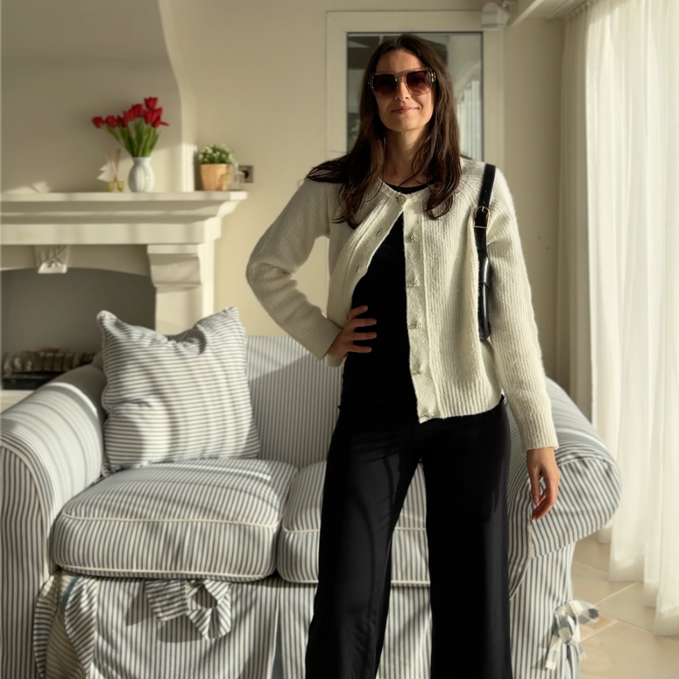Black high-waist wide-leg pants paired with a 3/4 sleeve top, designed for fluid transitions between work, movement and rest