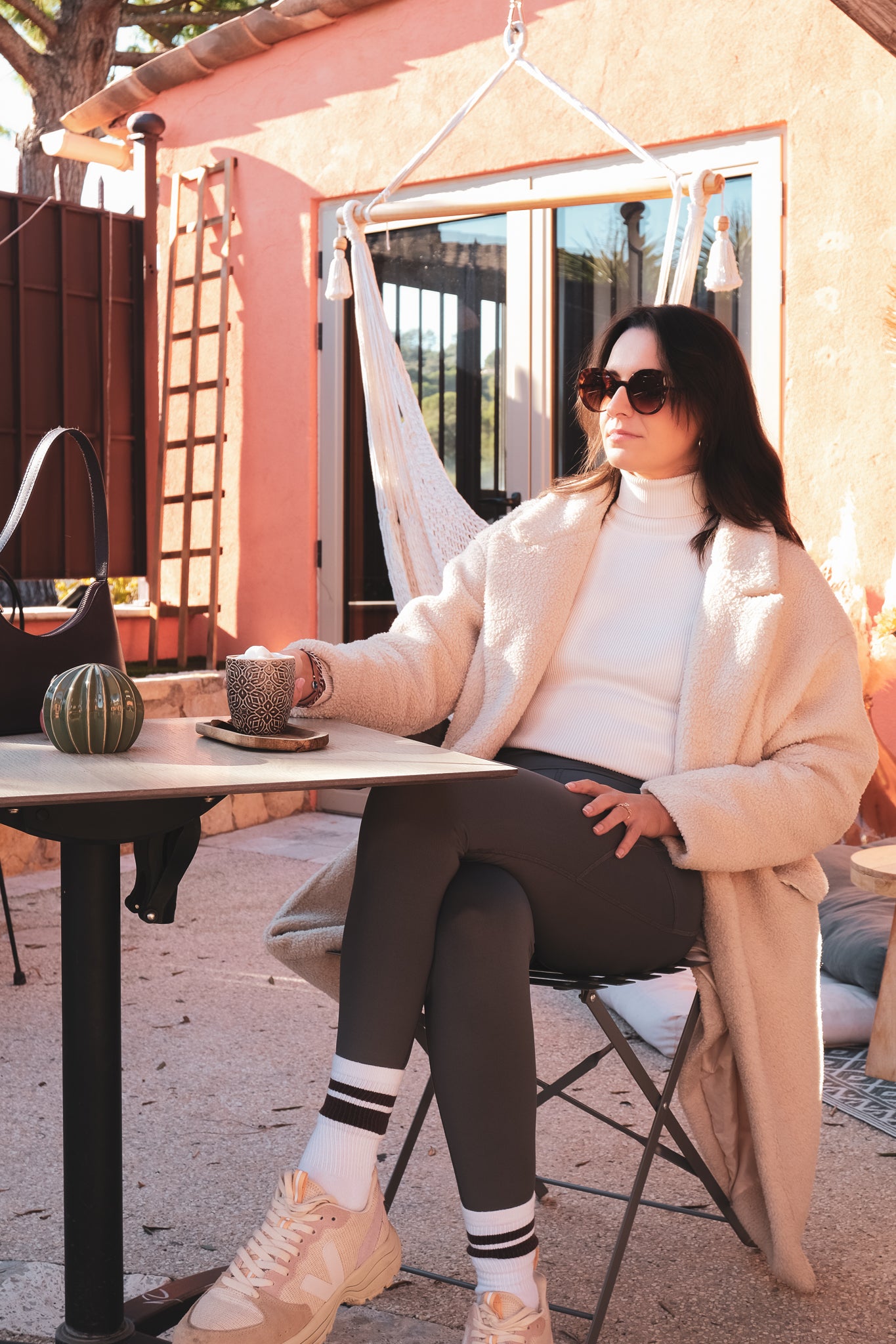 Grey high-waist legging offering comfort, support and versatility for workdays, movement and daily routines