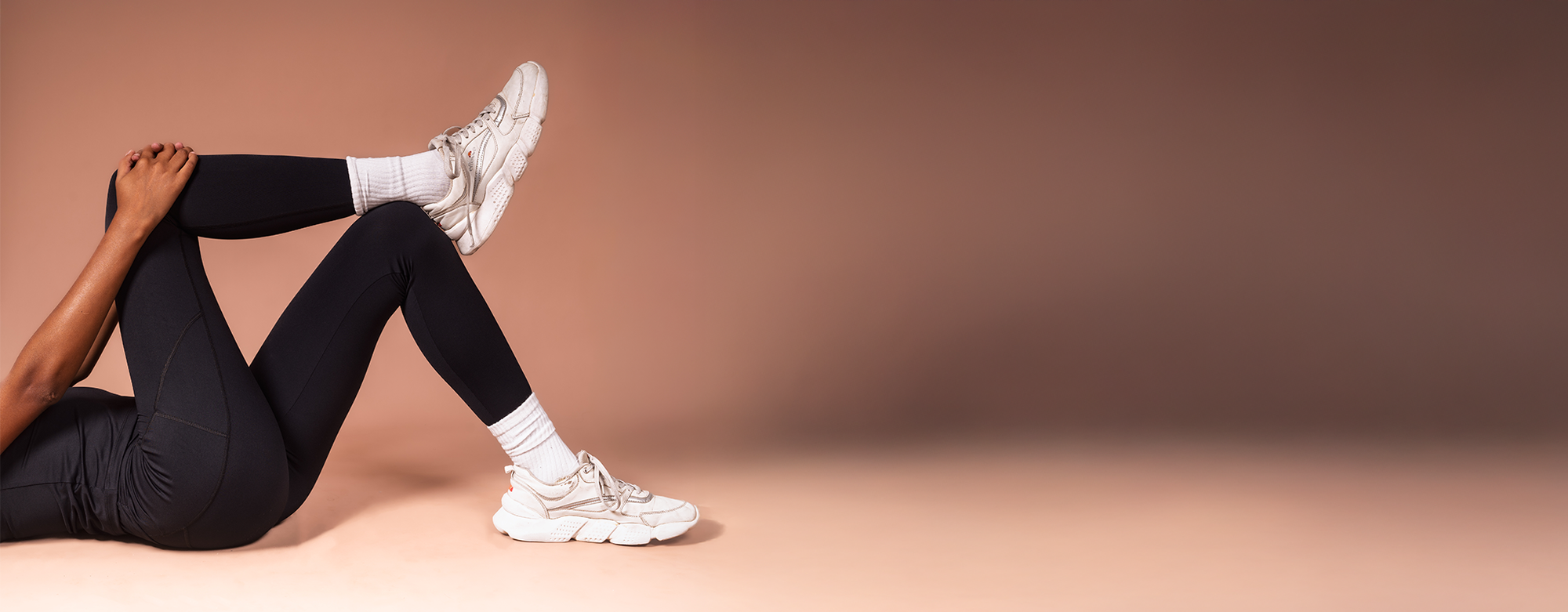 Activewear designed to support everyday habits, allowing seamless transitions from work to yoga, movement and moments of rest